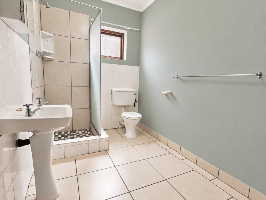 To Let 5 Bedroom Property for Rent in Gonubie Eastern Cape